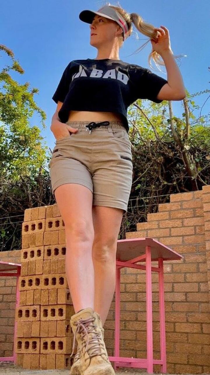 ¿Un mejor futuro con OnlyFans? Mujer dejó su trabajo como albañil para