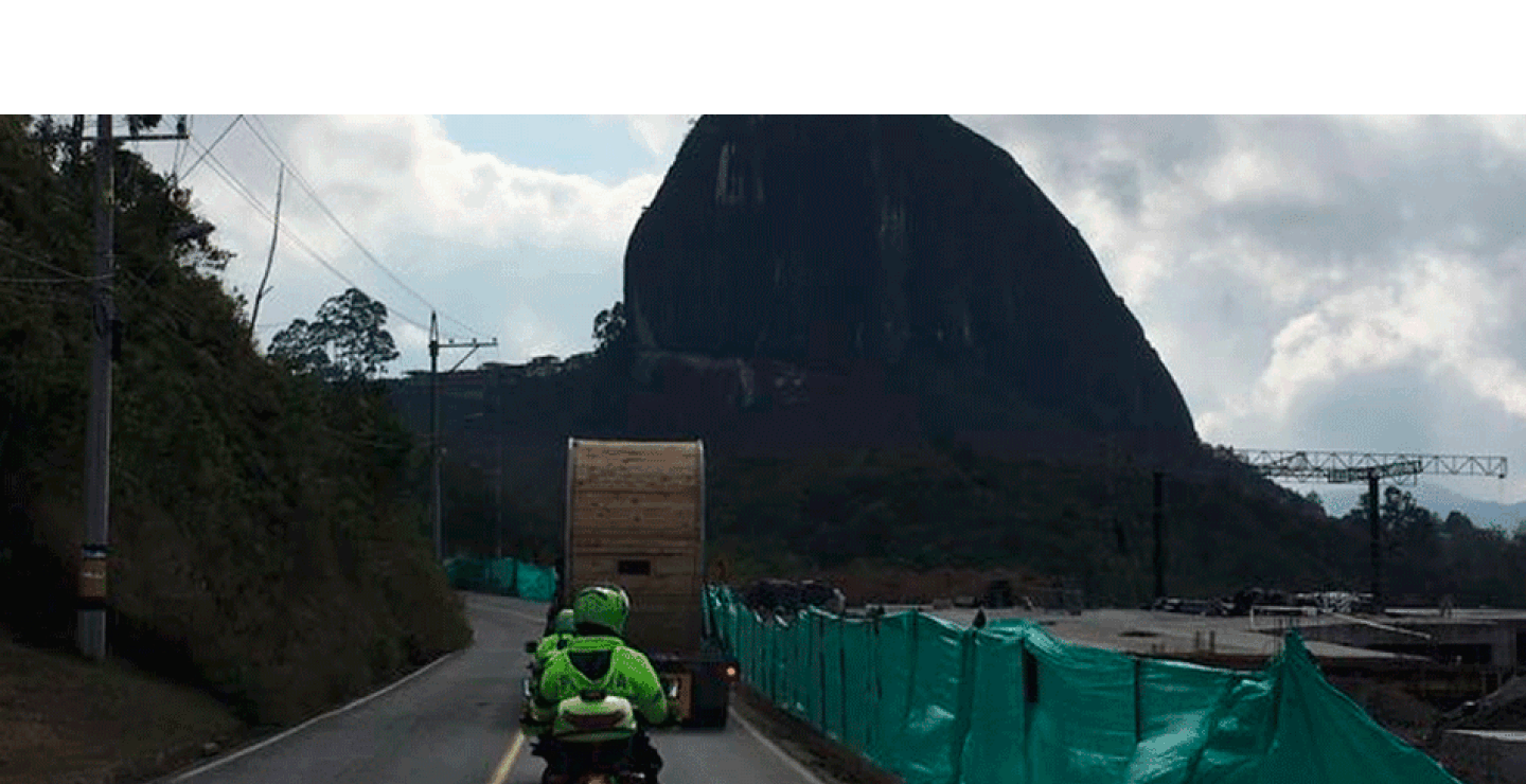 En el recorrido de 40 kilómetros, desde Rionegro al cuarto de máquinas, hay acompañamiento de las autoridades, entre ellas el Ejército Nacional y la Policía de Carreteras.