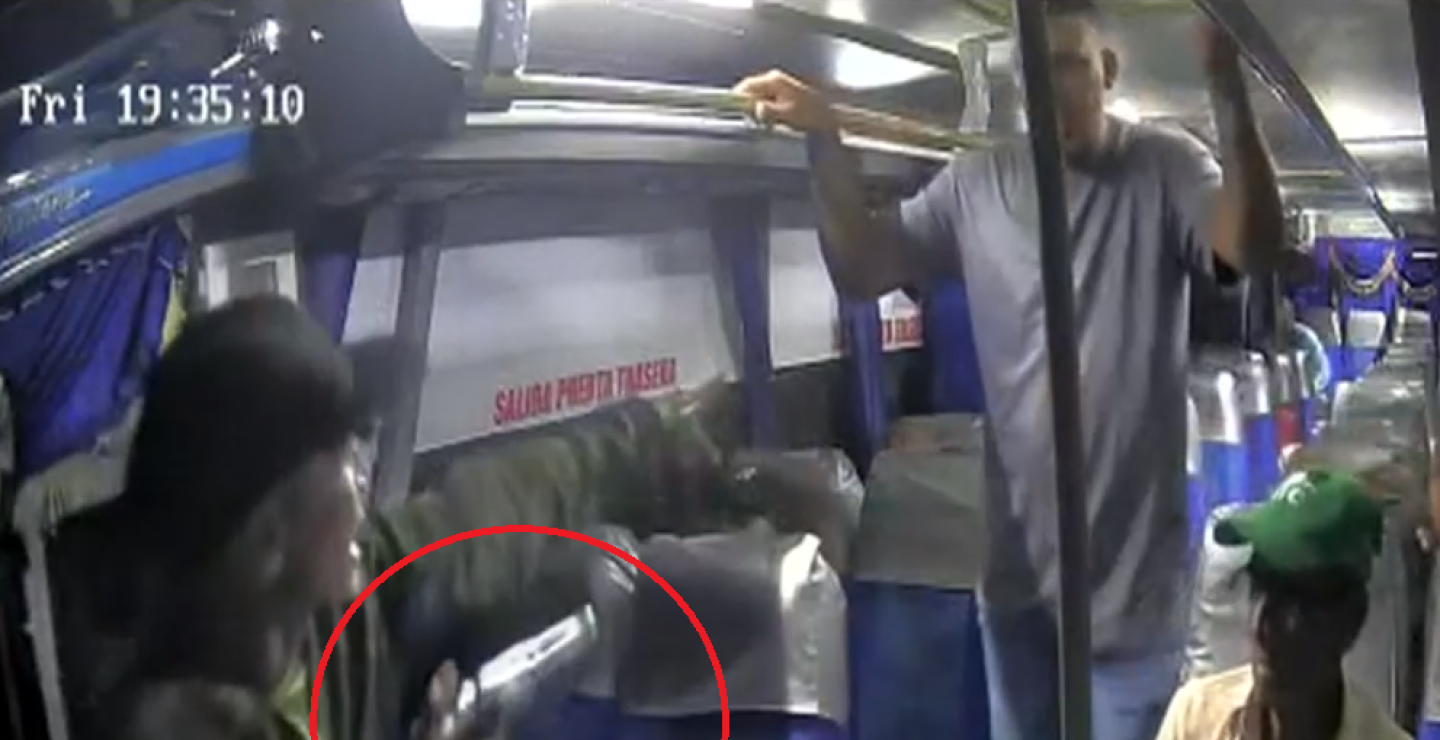 Con pistola en mano, hombre atracó a conductor y pasajeros de bus en Malambo