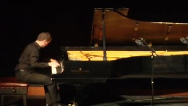 Los sonidos de un caleño que lo llevaron a convertirse en el mejor pianista joven de Colombia