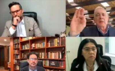 Uribe se retira de audiencia