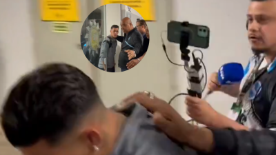 Cristian Pavón, jugador argentino, saliendo de la comisaría, tras dar su declaración.