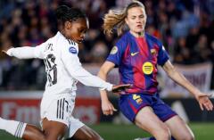Linda Caicedo en Real Madrid femenino vs. Barcelona en Liga F.