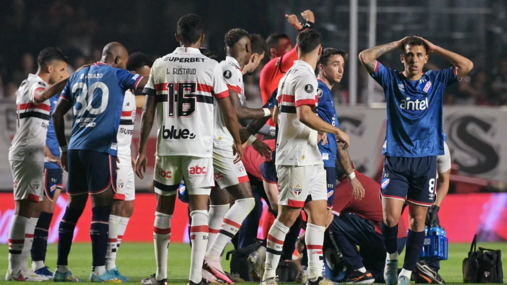 Juan Izquierdo se desplomó en partido de Copa Libertadores Juan Izquierdo se desplomó en partido de Copa Libertadores