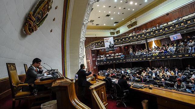 Parlamento venezolano "desconoce" que Constituyente asumiera sus funciones