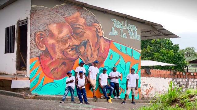 Talento de jóvenes grafiteros embellece a Buenaventura y es ejemplo de inclusión social