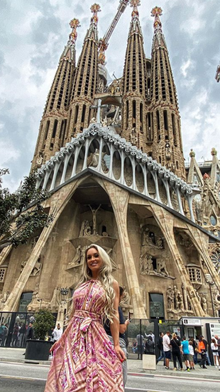 Modelo de OnlyFans afirma haber sido expulsada de un supermercado por su vestimenta