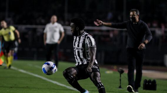 Stiven Mendoza, en acción de juego con el Ceará que enfrentó al Sao Paulo en la Copa Sudamericana. Stiven Mendoza, en acción de juego con el Ceará que enfrentó al Sao Paulo en la Copa Sudamericana.