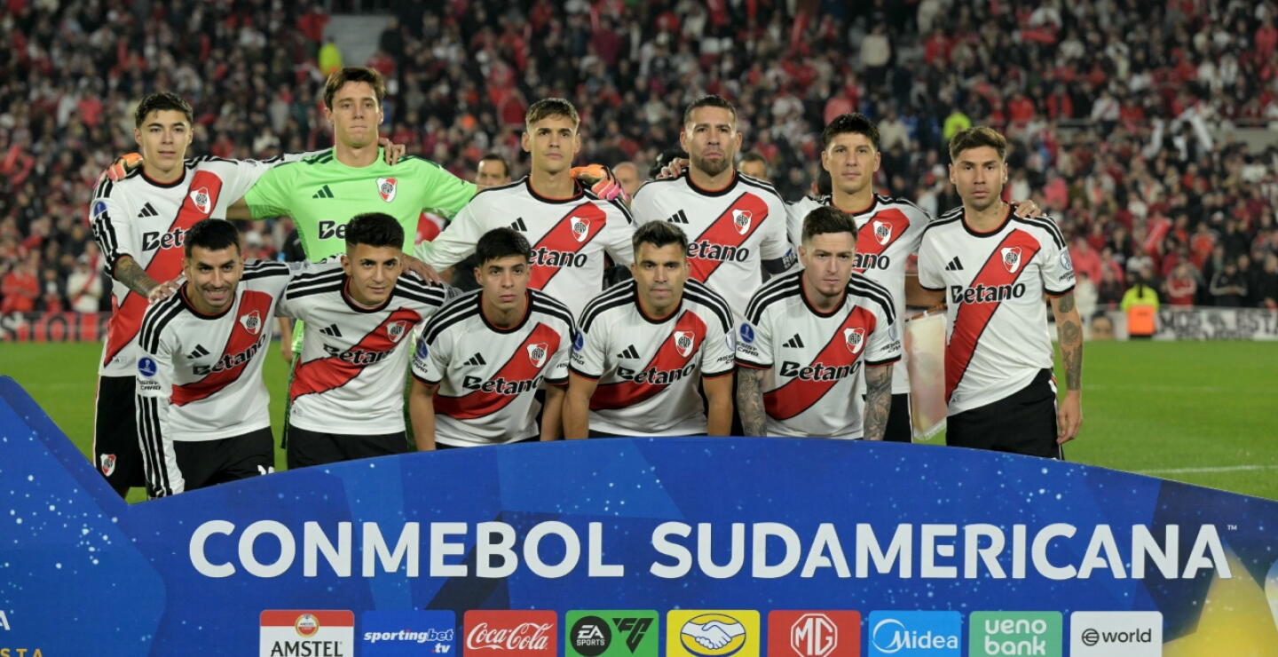 La formación titular de River Plate contra Santa Fe por la vuelta de los octavos de final de la Copa Sudamericana. 