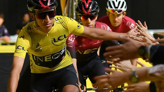 AFP: Egan Bernal luciendo el maillot de campeón del Tour de Francia AFP: Egan Bernal luciendo el maillot de campeón del Tour de Francia
