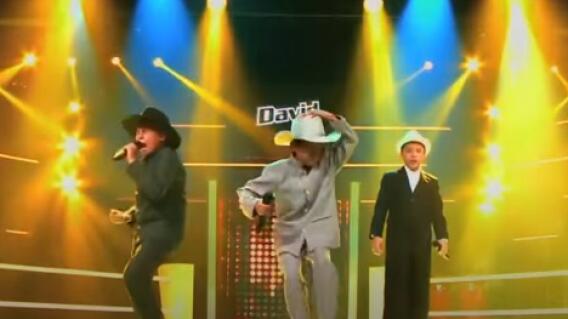 Presentación de Óscar Garzón en La Voz Kids  Presentación de Óscar Garzón en La Voz Kids