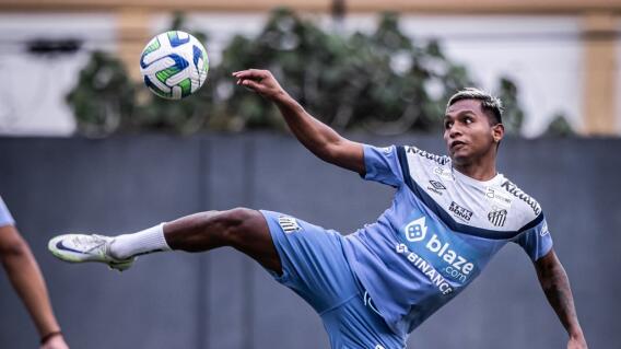 Alfredo Morelos en entrenamiento con el Santos de Brasil. Alfredo Morelos en entrenamiento con el Santos de Brasil.