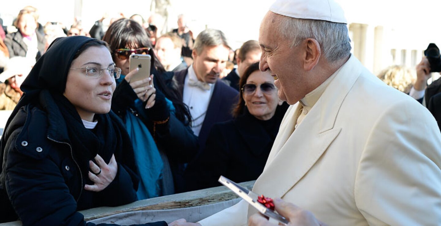 sor-cristina-papa-francisco2_ap_4.jpg