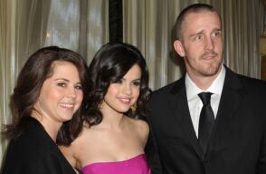 241504_selena-gomez-mama.jpg