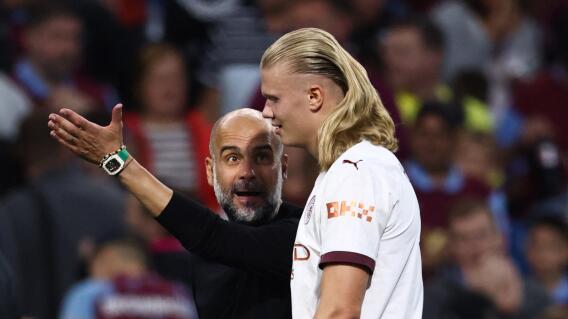 Pep Guaridola regañando a Erling Haaland, en el encuentro frente a Burneluy por Premier League. Pep Guaridola regañando a Erling Haaland, en el encuentro frente a Burneluy por Premier League.