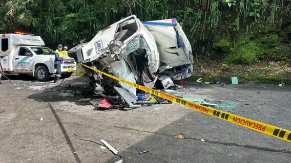 Conductor falleció en accidente de tránsito en la vía Tarazá-Caucasia: bus habría invadido el carril Conductor falleció en accidente de tránsito en la vía Tarazá-Caucasia: bus habría invadido el carril