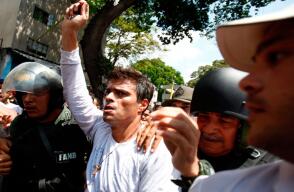 El líder opositor venezolano cumple un año en la cárcel y aún se encuentra en proceso de juicio por delitos relacionados con las protestas del año pasado.