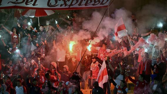 258711_Hinchas de Santa Fe - AFP