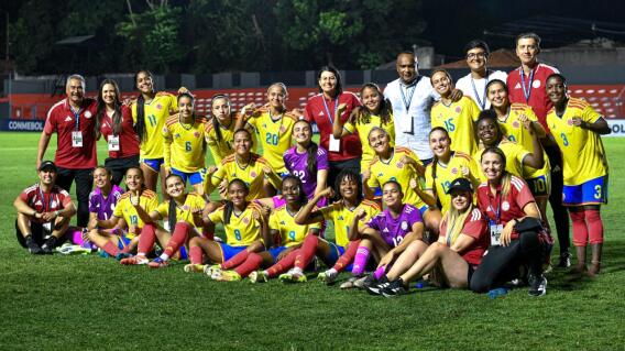 Selección Colombia femenina Sub-20 en medio del Sudamericano de la categoría en Paraguay. 