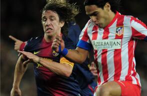 364648_Carles Puyol y Radamel Falcao García // Foto: AFP