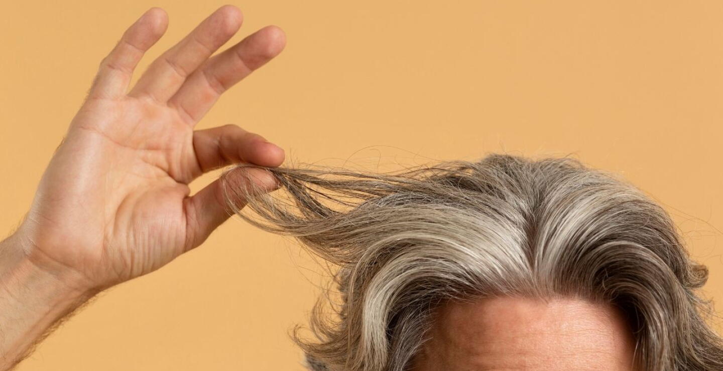 Arrancar canas estimula la alopecia