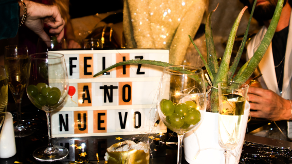 El ritual de las 12 uvas ya sean verdes, rojas o moradas, todas poseen el mismo sentido de atracción. 