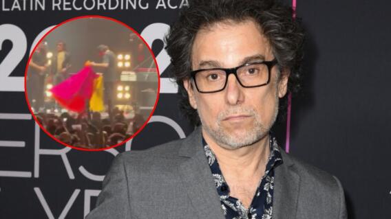 Andrés Calamaro y el polémico gesto que tuvo al final de su concierto en Bogotá Andrés Calamaro y el polémico gesto que tuvo al final de su concierto en Bogotá