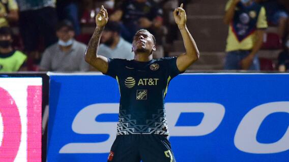Celebración de Roger Martínez con América de México Celebración de Roger Martínez con América de México