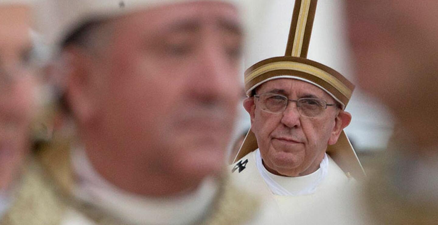 “Los obispos y sacerdotes deben ser pastores y no lobos rapaces”.