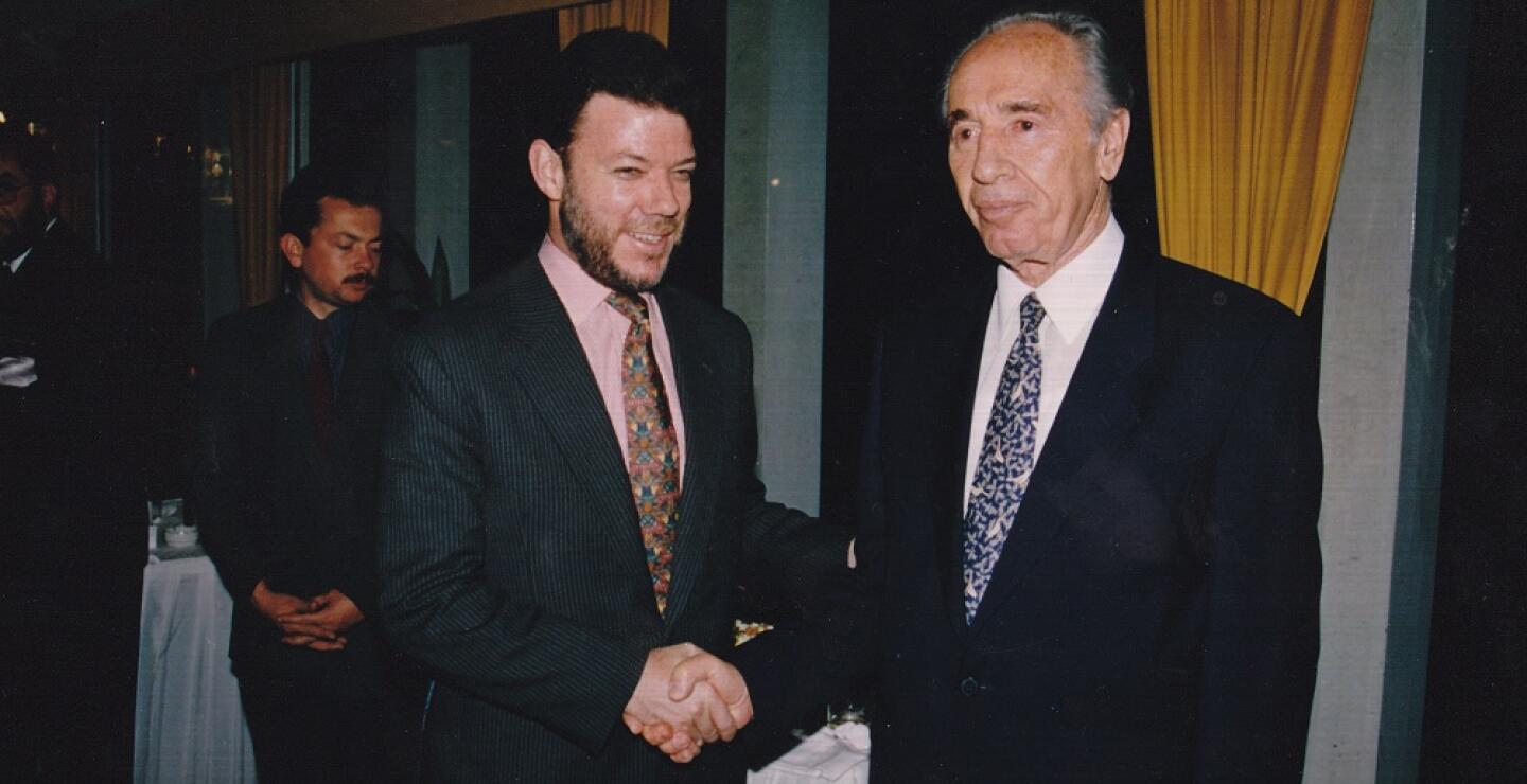 271241_Con Shimon Peres, ganador del Premio Nobel de Paz en 1994 por los acuerdos de Oslo.