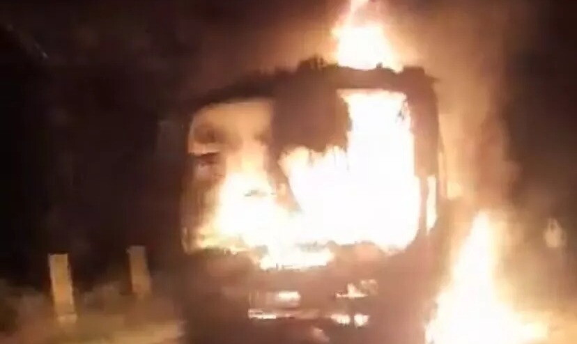 ELN quemó bus que cubría la ruta Itsmina - Medellín y atracó a sus pasajeros