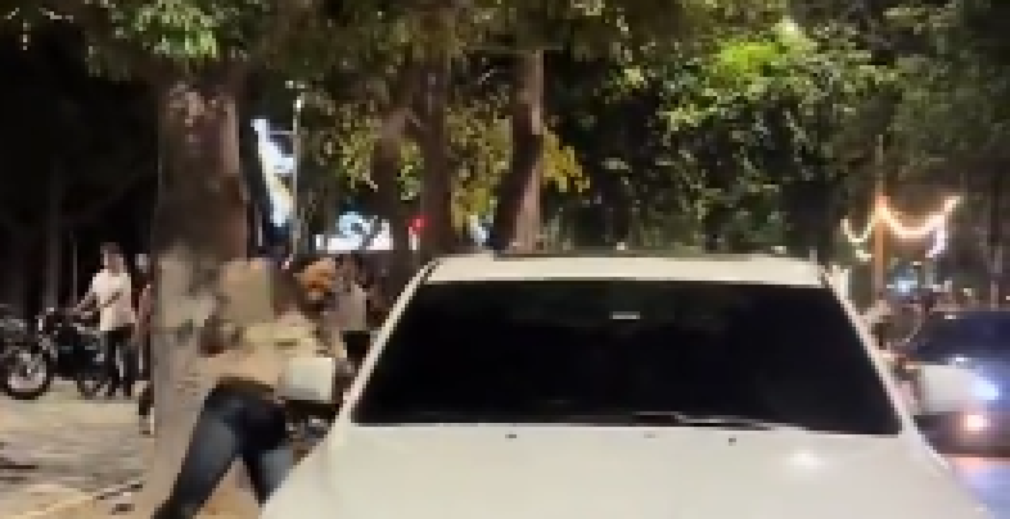 Mujer descubre a su esposo con el 'cacho' 