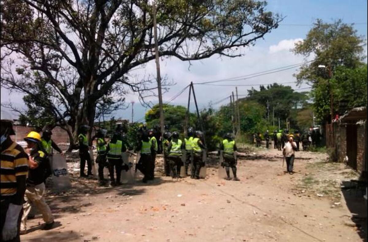 170215-jarillon-rio-cauca-impiden-paso-cortesia-juan-bautista_0_1.jpg