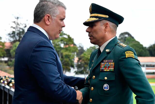 ivan-duque-y-el-general-eduardo-zapateiro.jpg