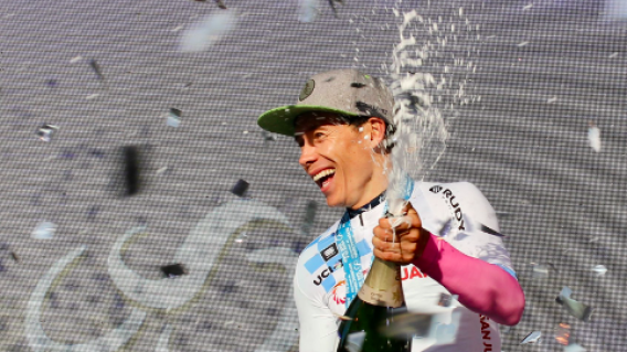Miguel Ángel López celebrando su victoria en la etapa 5 de la Vuelta a San Juan. Miguel Ángel López celebrando su victoria en la etapa 5 de la Vuelta a San Juan.