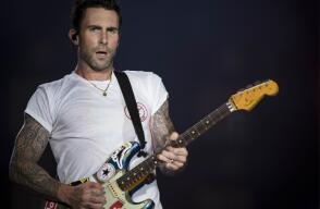5700_La Kalle - Barroso y con la cara roja lucía Adam Levine cuando era adolescente Foto: AFP