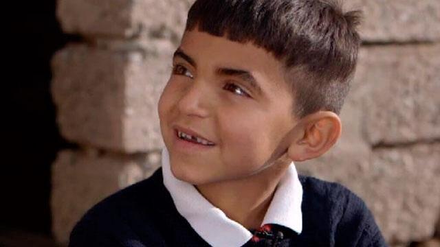 Niño secuestrado por EI aprendió a hablar inglés en cautiverio y ahora cuenta su impactante historia