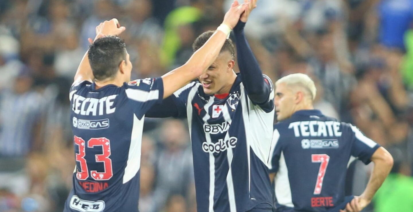 Nelson Deossa y Stefan Medina en un partido del Monterrey. 