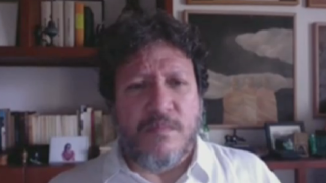 “Estamos en manos de payasos”: Santiago Gamboa critica a líderes mundiales frente al coronavirus