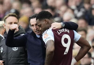 Jhon Durán y Unai Emery Jhon Durán y Unai Emery