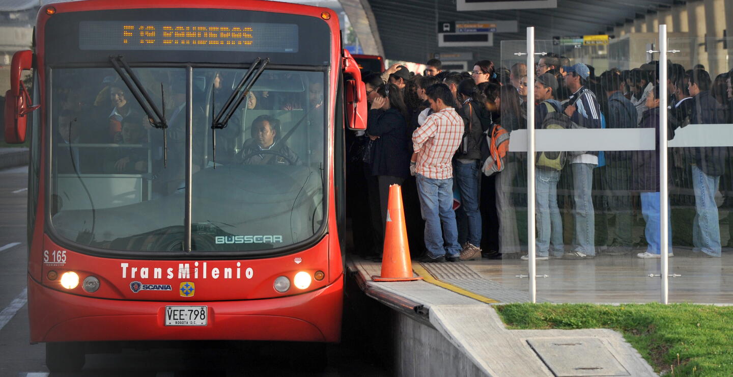 298702_BLU Radio. Transmilenio // Foto: AFP