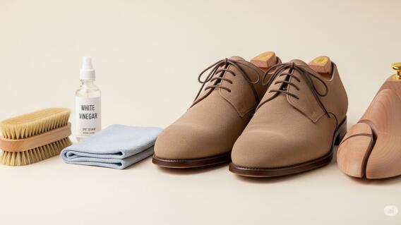 Conoce los mejores trucos para dejar tus zapatos de gamuza como nuevos
