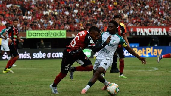 Acción de juego entre Cúcuta Deportivo y Cali en Liga BetPlay I-2026