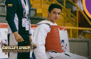 Óscar Muñoz descubre que Stephany se tatuó su nombre en Los Medallistas.
