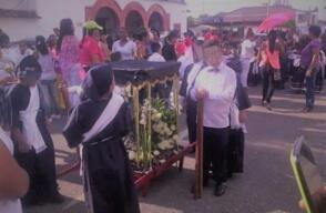 303264_Embestida de toro en Guacarí procesión chiquita