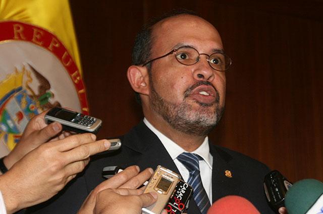 Fiscalía acusa de cuatro delitos al exmagistrado Francisco Javier Ricaurte por cartel de la toga