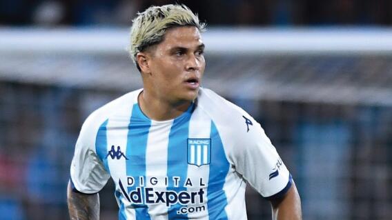 Juan Fernando Quintero en duelo con Racing de Argentina. Juan Fernando Quintero en duelo con Racing de Argentina.