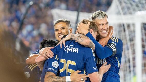 Millonarios FC festejando victoria frente al América de Cali. Millonarios FC festejando victoria frente al América de Cali.
