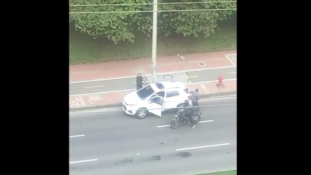 Robo en Usaquén: delincuentes cerraron avenida para asaltar a ocupantes de un carro Robo en Usaquén: delincuentes cerraron avenida para asaltar a ocupantes de un carro