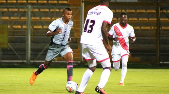 Camilo Mena, futbolista profesional colombiano